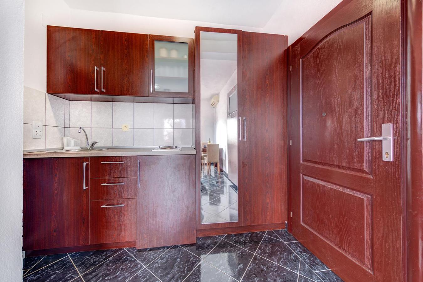 Delfin Apartments Sutomore Habitación foto