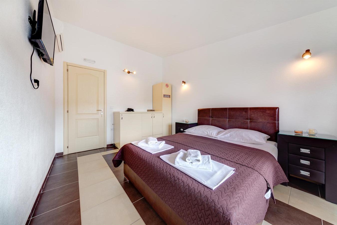Delfin Apartments Sutomore Habitación foto